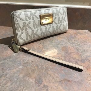 Michael Kors wallet/wristlet!